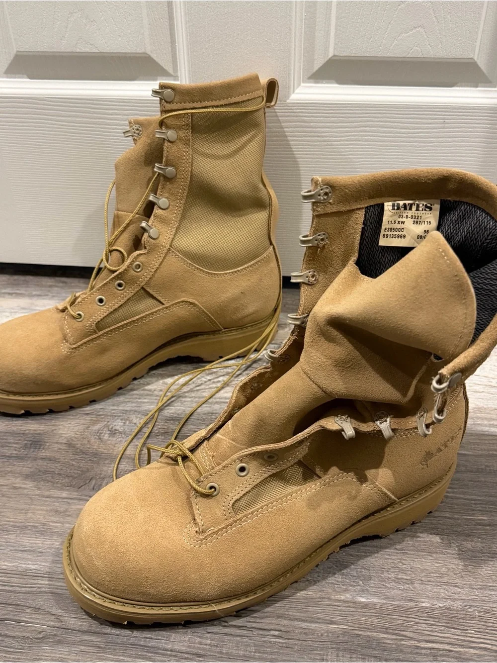 Bates Gore-Tex NWOB Military Combat Desert Tan Boots, men’s 11.5 XW